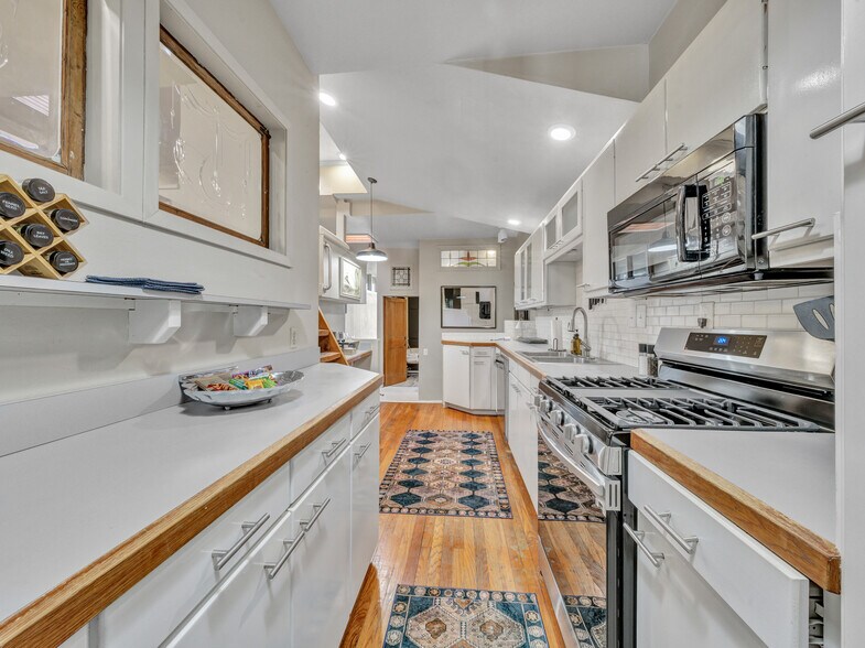 More Photos Of 106 W Main St, Pilot Point Storefront For Sale