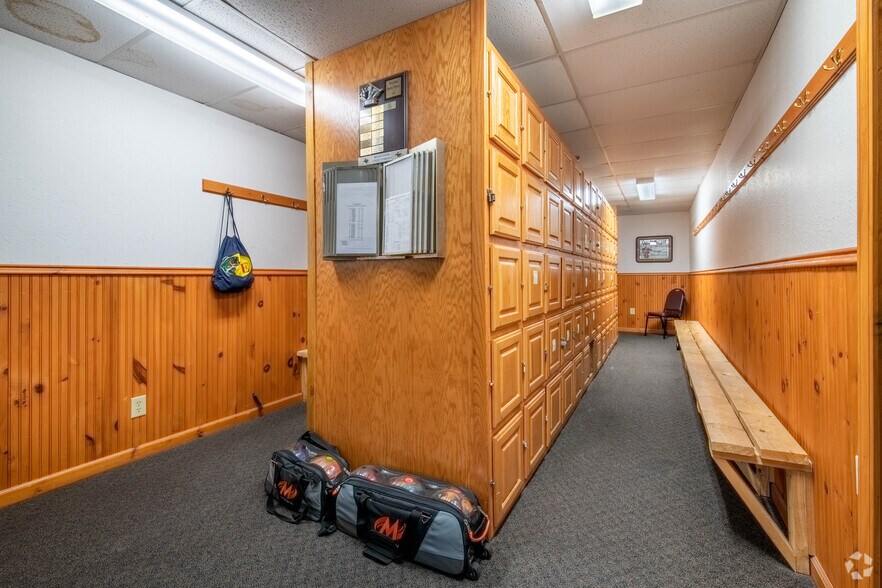 More Photos Of 810 Bowling Ln, Waupaca Bowling Alley For Sale