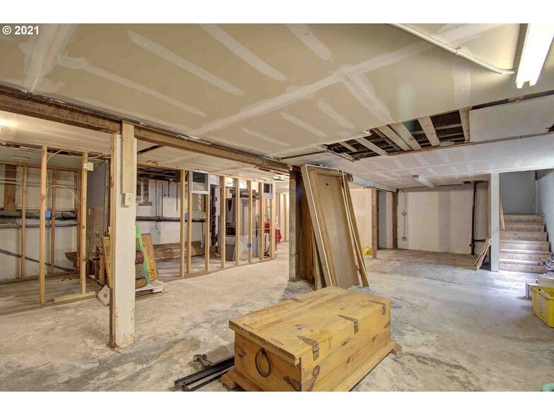 More Photos Of 4423 SE Hawthorne Blvd, Portland Office For Sale