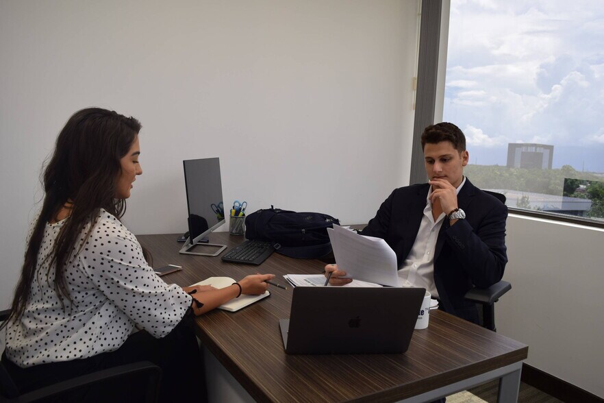 More Photos Of 1900 Glades Rd, Boca Raton Office For Lease