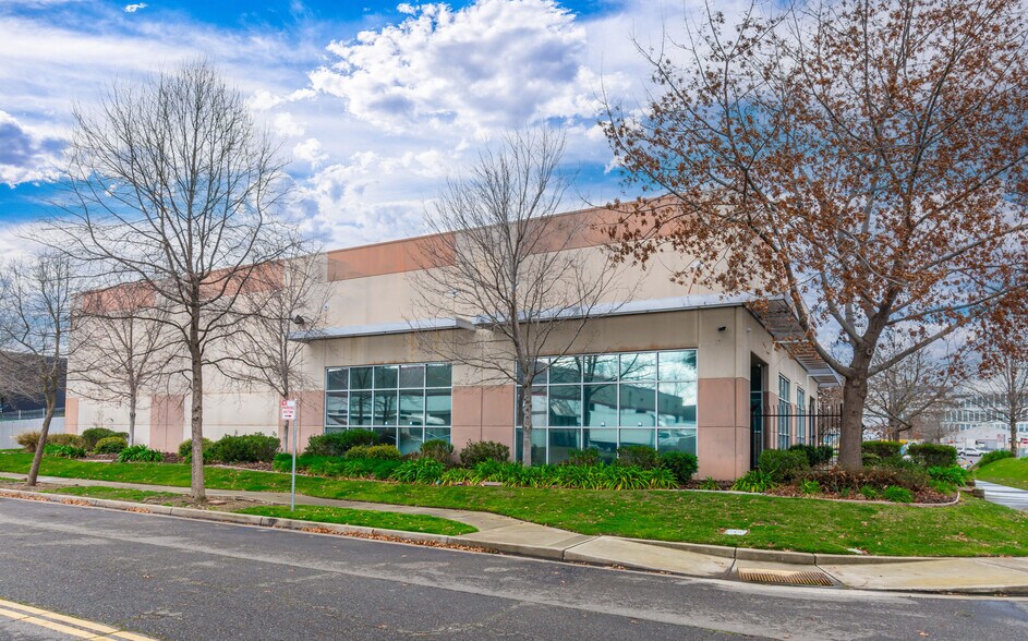 More Photos Of 1030 N D St, Sacramento Light Manufacturing For Sale