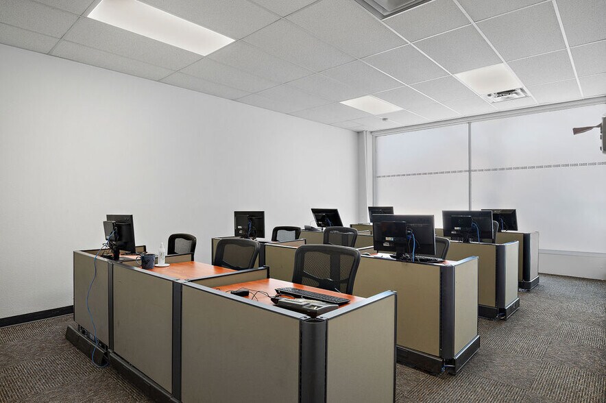 More Photos Of 220-222 W 2nd St, Pueblo Light Manufacturing For Lease