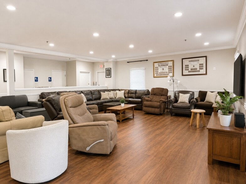 More Photos Of 250 Carriage Ct, Athens Sorority Fraternity House For Sale
