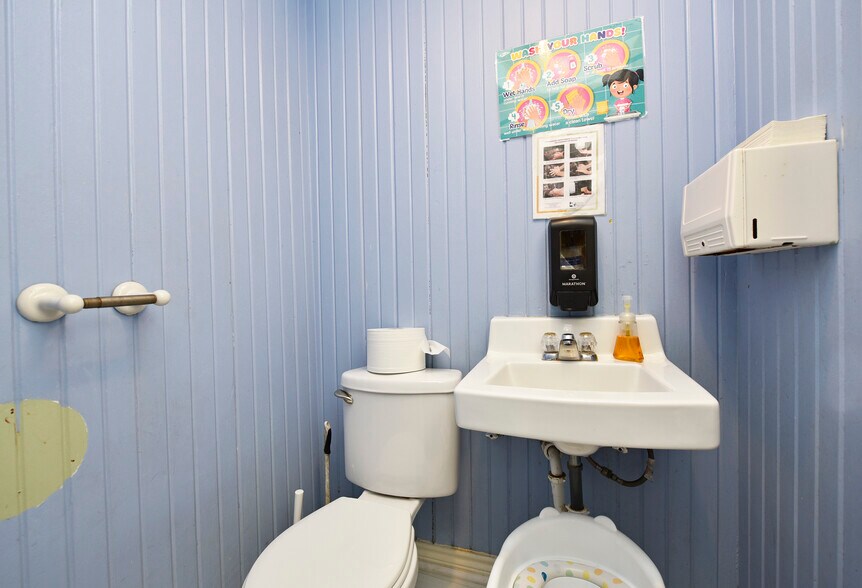 More Photos Of 1220 Mulcahy St, Rosenberg Religious Facility For Sale