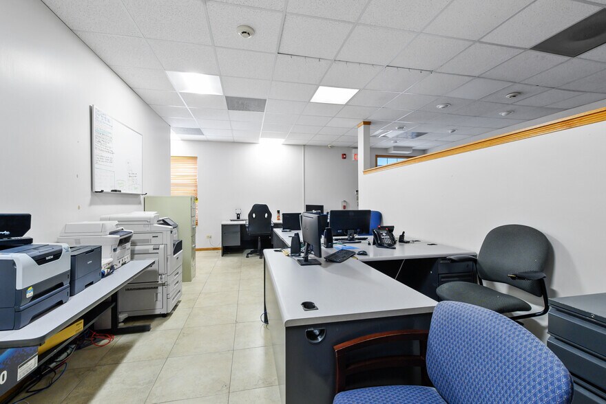 More Photos Of 15859 S Ridgeland Ave, Oak Forest Office For Sale