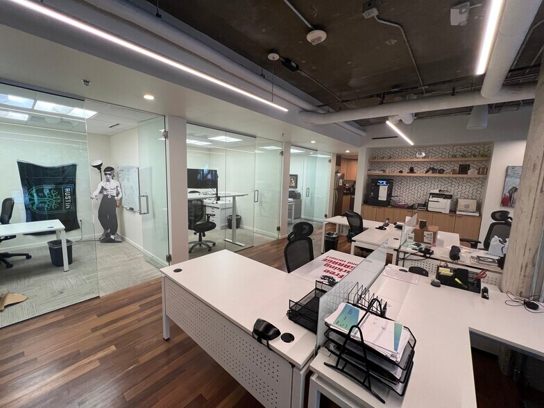 More Photos Of 901 W 9th St, Austin Office For Lease
