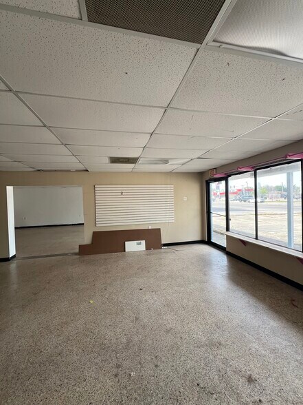 More Photos Of 7606-08 W Judge Perez dr, Arabi Flex For Lease