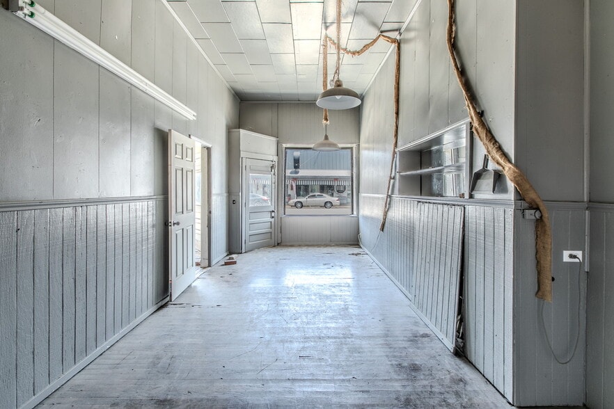 More Photos Of 221 S Main St, McGregor Storefront Retail Office For Sale