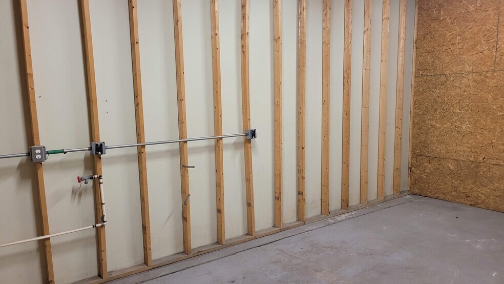 More Photos Of 826 Shannon Dr, Fayetteville Warehouse For Sale