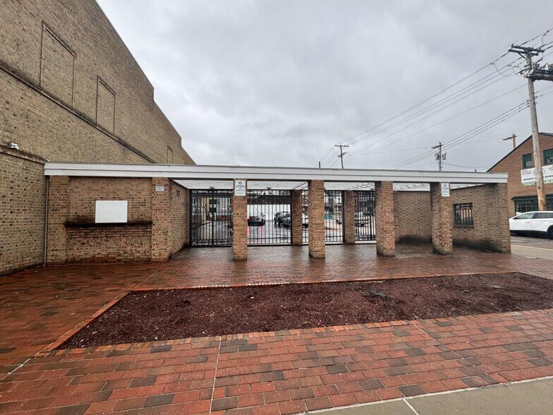 More Photos Of 506 Merchant St, Ambridge Bank For Sale