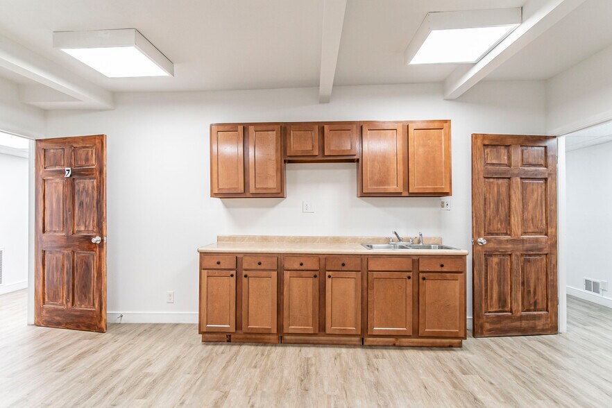 More Photos Of 1230 N Jefferson St, Anaheim Light Distribution For Sale