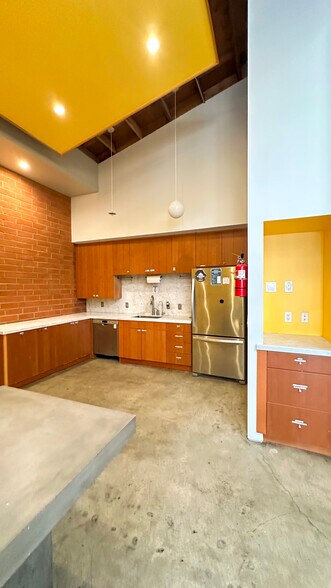 More Photos Of 8226 W 3rd St, Los Angeles Storefront Retail Office For Lease