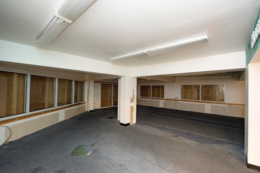 More Photos Of 12 Duval St, Key West Restaurant For Lease