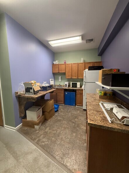 More Photos Of 33 Dansbury Ter, East Stroudsburg Office For Lease