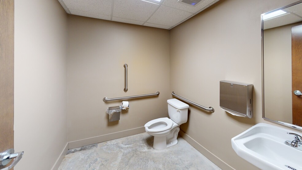 More Photos Of 306 6th St SW, Roanoke Office For Lease