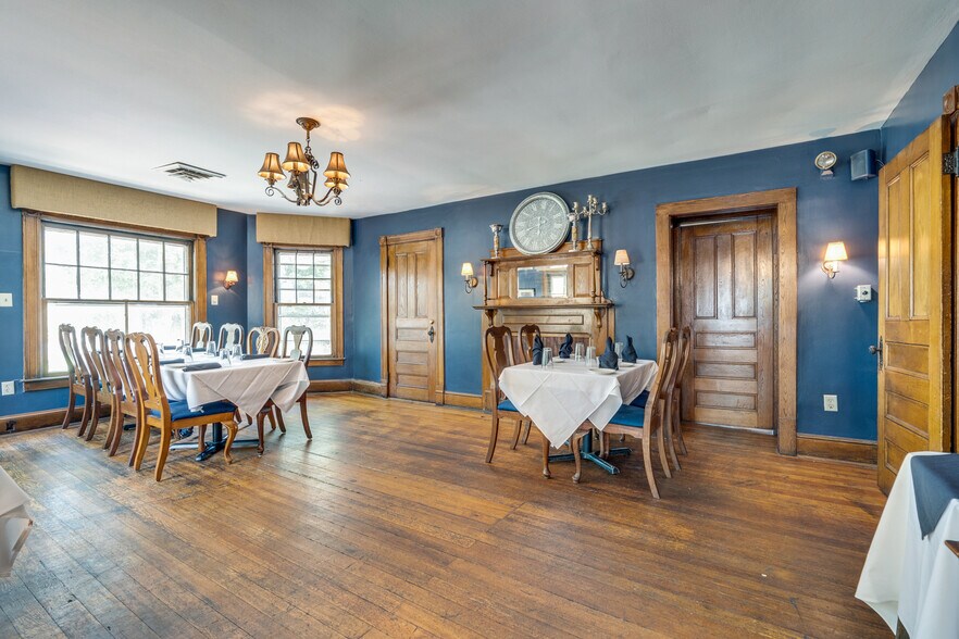 More Photos Of 412 6th St, Bristol Restaurant For Sale