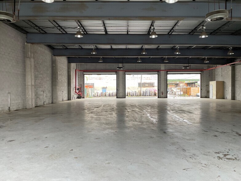 More Photos Of 1108 Zerega Ave, Bronx Service For Lease