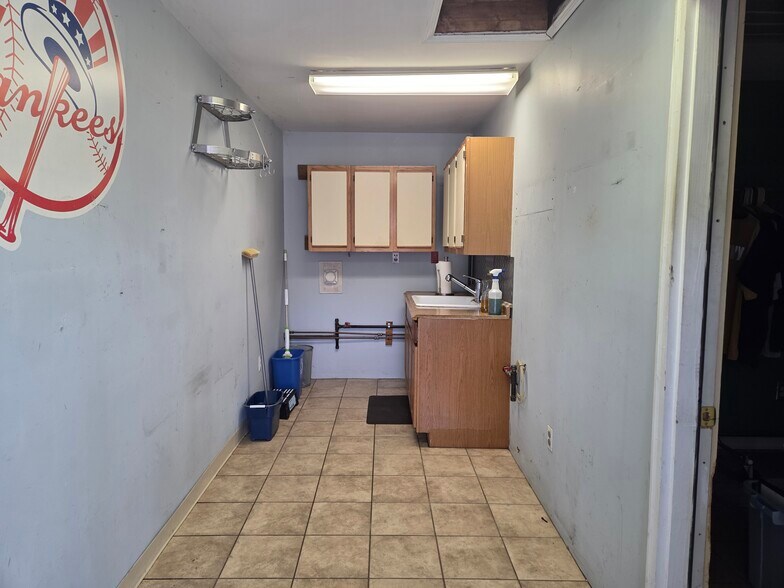 More Photos Of 5A High St, Matawan Specialty For Sale