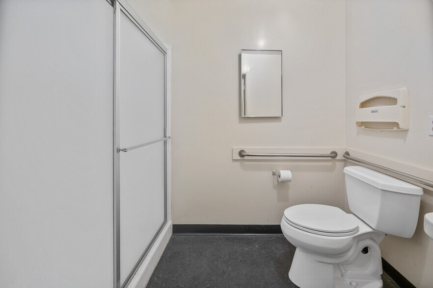 More Photos Of 15201 Prairie Ave, Lawndale Flex For Sale