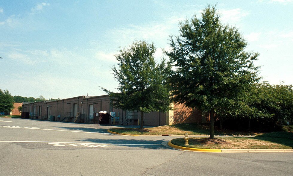 More Photos Of 2301 Crownpoint Executive Dr, Charlotte Flex For Lease