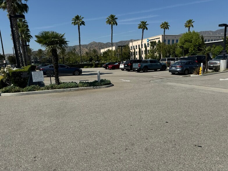 More Photos Of 2940 N Hollywood Way, Burbank Land For Lease