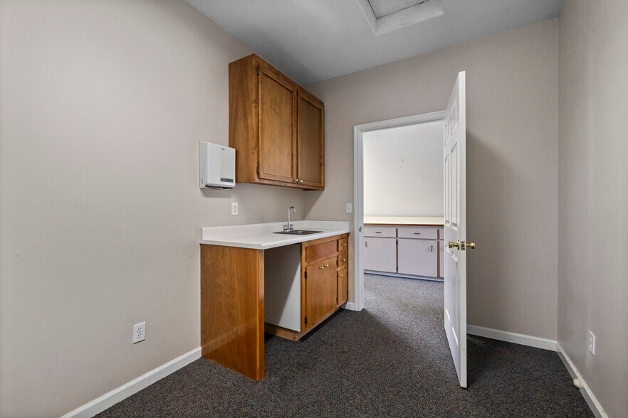 More Photos Of 13951 Mono Way, Sonora Office For Lease