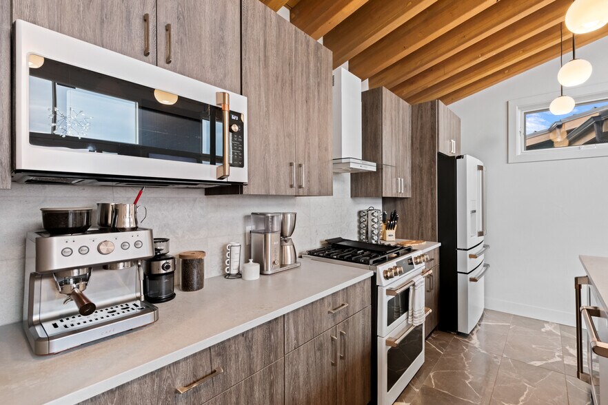 More Photos Of 893 Dick Mountain Drive, Bailey Specialty For Sale