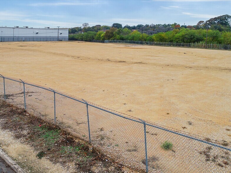 More Photos Of 9711 Cobb St, San Antonio Land For Lease