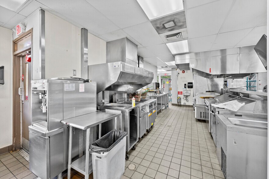 More Photos Of 32704 Grand River Ave, Farmington Restaurant For Sale