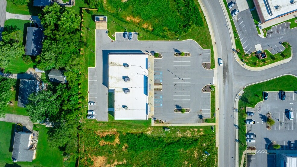 More Photos Of 862 Callen Ln NW, Cleveland Medical For Lease