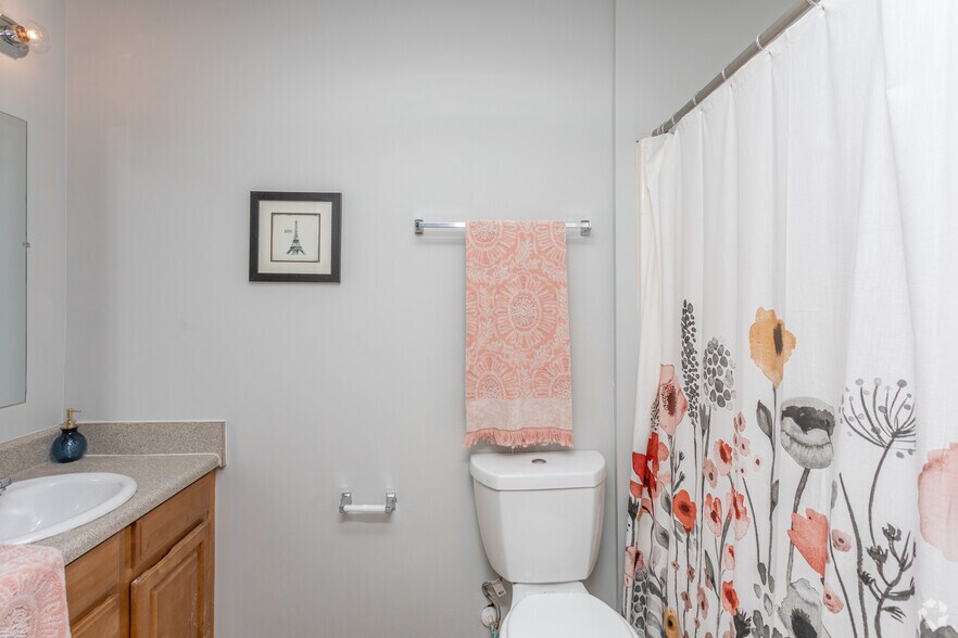 More Photos Of 102 University Dr, Carrollton Apartments For Sale