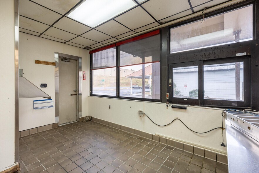 More Photos Of 5119 S 11 Hwy, Calhoun Fast Food For Sale