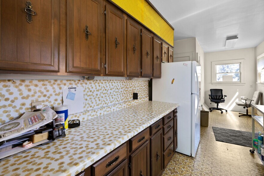 More Photos Of 16521 SE Powell St, Portland Loft Creative Space For Sale