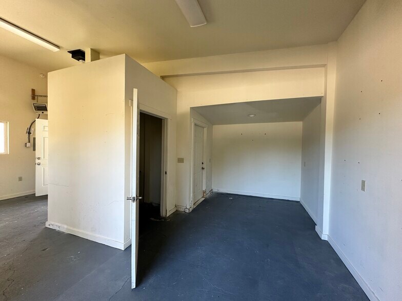More Photos Of 8465 Speckled Ave, Kings Beach Industrial For Lease