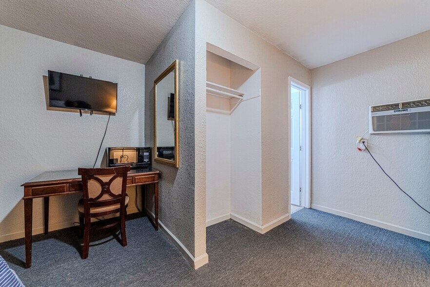 More Photos Of 2724 W Marland St, Hobbs Hotel For Sale