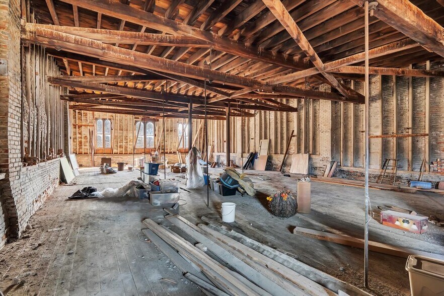 More Photos Of 68 Main St, Whitehall Flex For Sale