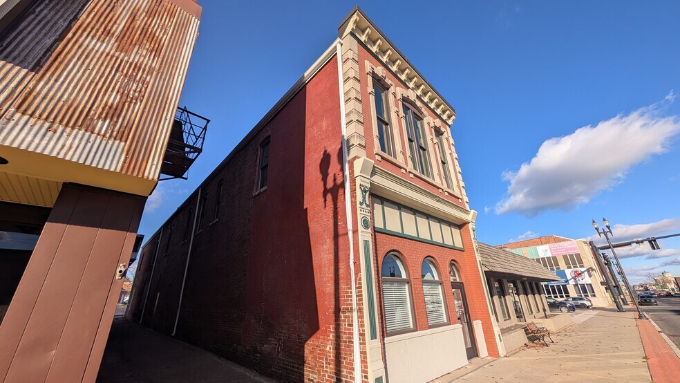 More Photos Of 11 W National Ave, Brazil Office For Sale