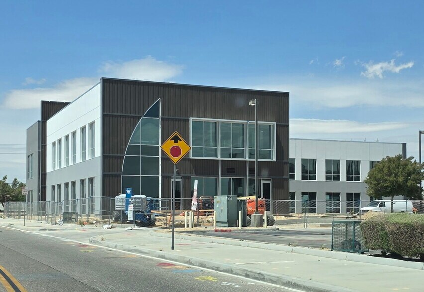 More Photos Of 15075 Amargosa Rd, Victorville Medical For Lease