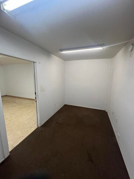 More Photos Of 716 W Cedar St, Eureka Warehouse For Lease