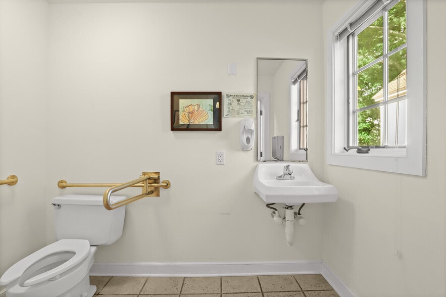 More Photos Of 95 Reef Rd, Fairfield General Retail For Lease