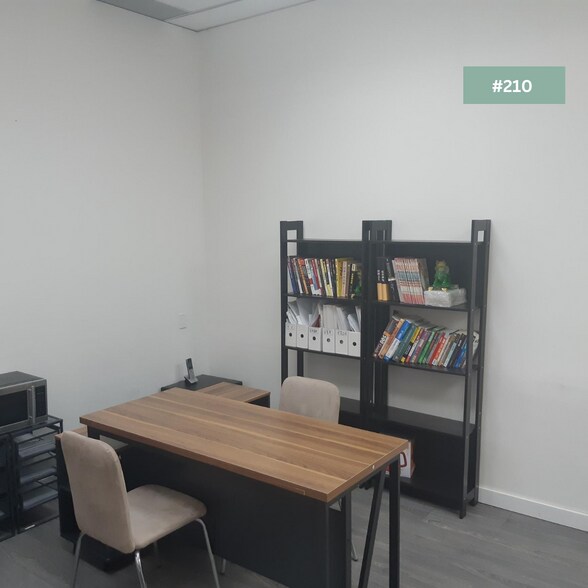 More Photos Of 4140 No 3 Rd, Richmond Storefront For Lease