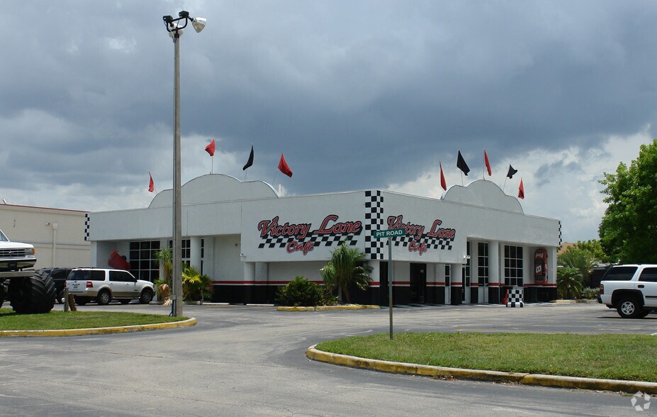 More Photos Of 4150 Hancock Bridge Pky, North Fort Myers Unknown For Lease