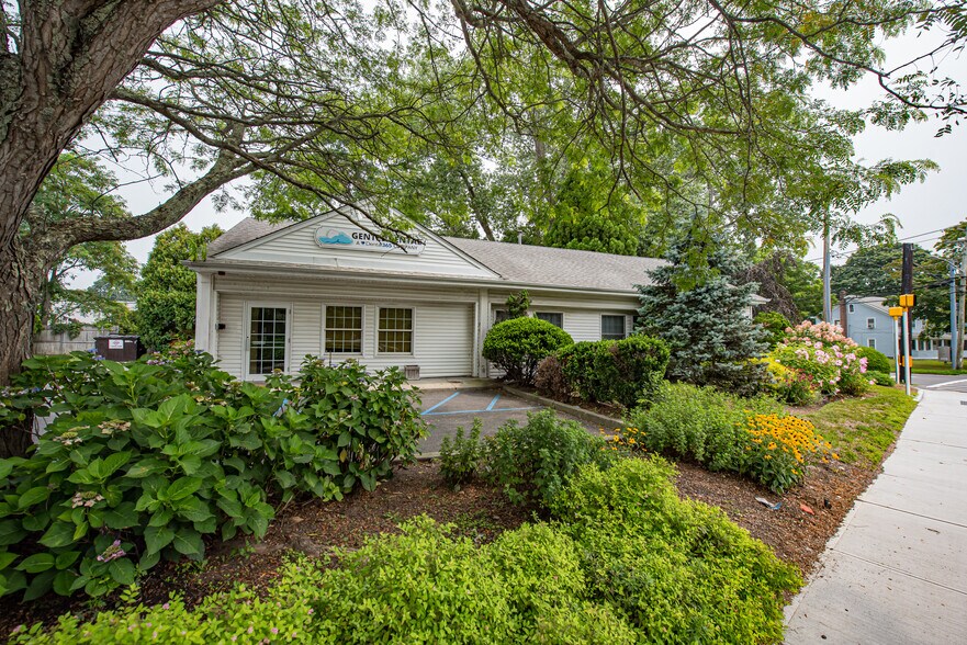 More Photos Of 63 Eastport Manor Rd, Eastport Office For Sale