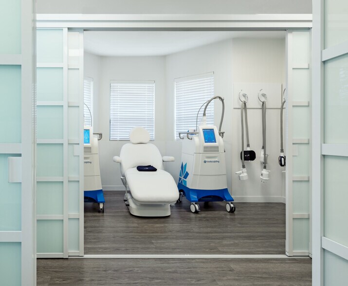 More Photos Of 57 N Middletown Rd, Nanuet Medical For Sale