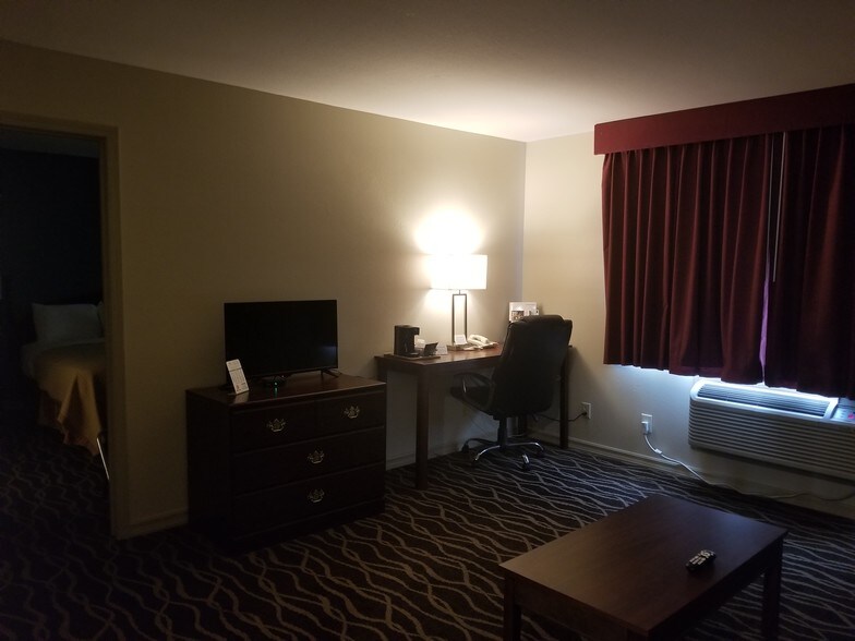 More Photos Of 220 S Interstate Dr, Sikeston Hotel For Sale