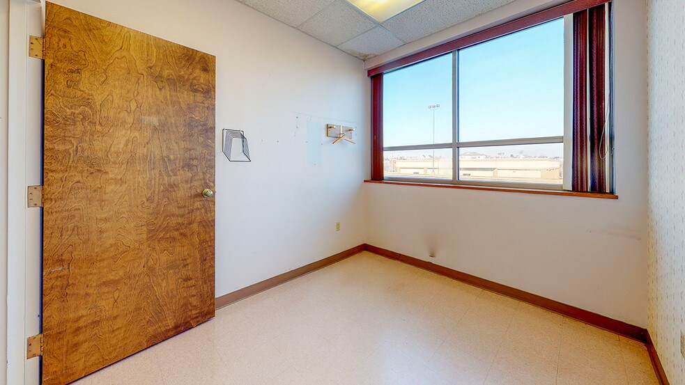 More Photos Of 125 Executive Dr, Danville Office For Sale