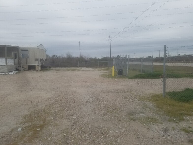 More Photos Of 23218 W Highway 6, Alvin Land For Lease