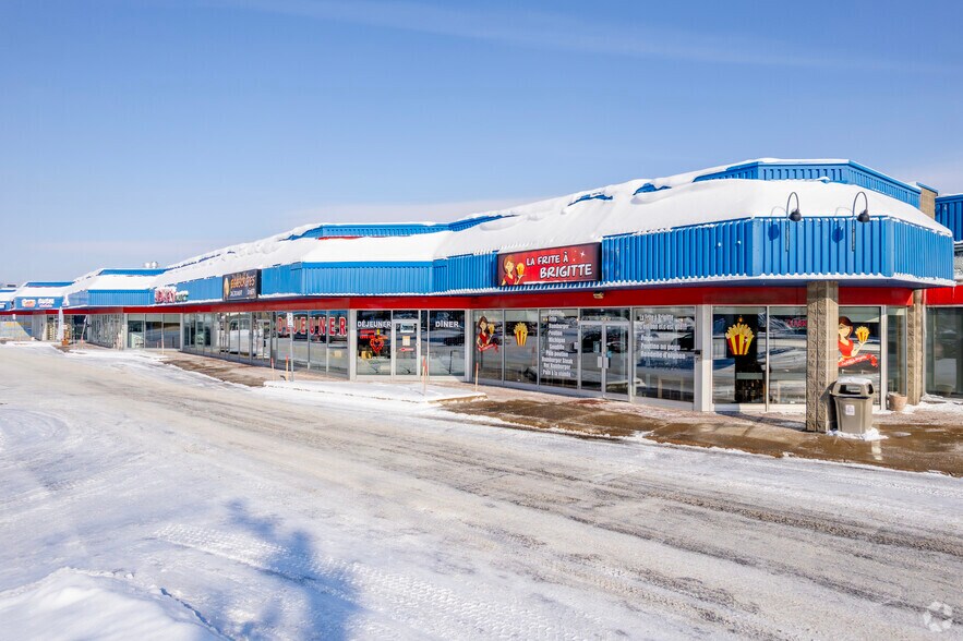 More Photos Of 345-393 Boul Harwood, Vaudreuil-dorion Storefront Retail Office For Lease