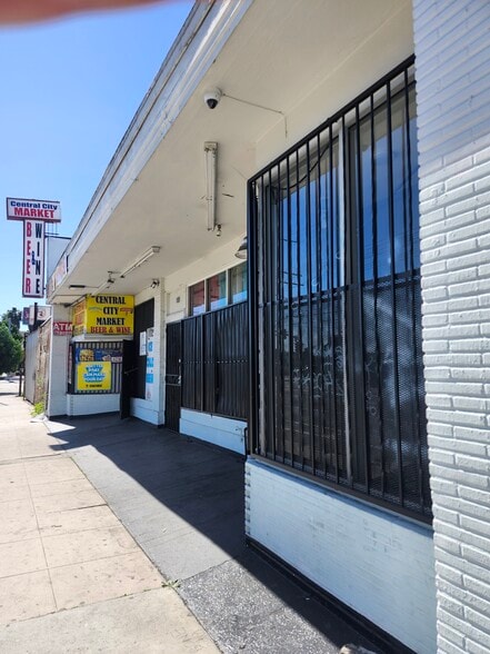 More Photos Of 10209 S Central Ave, Los Angeles Convenience Store For Sale