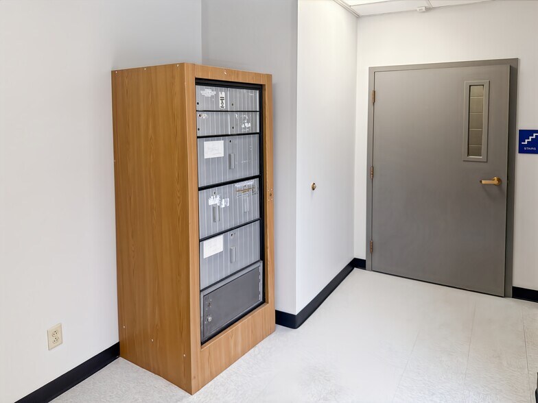 More Photos Of 401 New Karner Rd, Albany Coworking Space